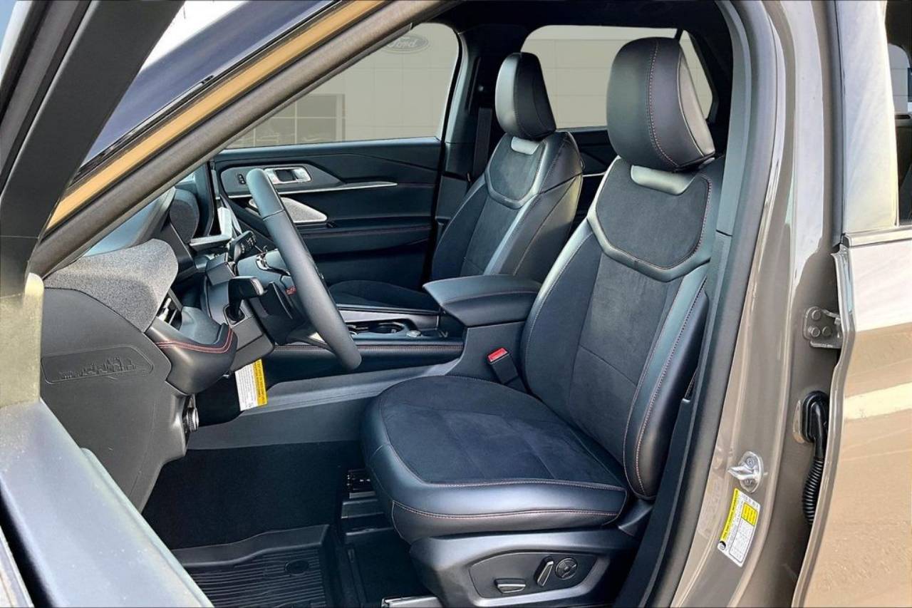 2026 Ford Explorer ST - Photo 26