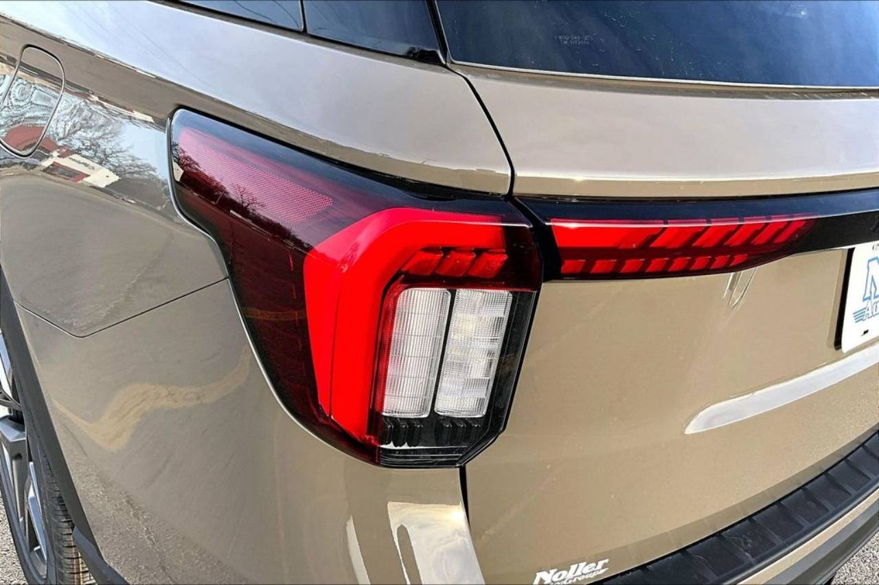 2026 Ford Explorer ST - Photo 28