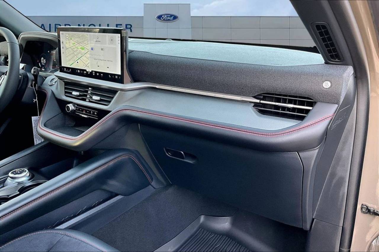 2026 Ford Explorer ST - Photo 30