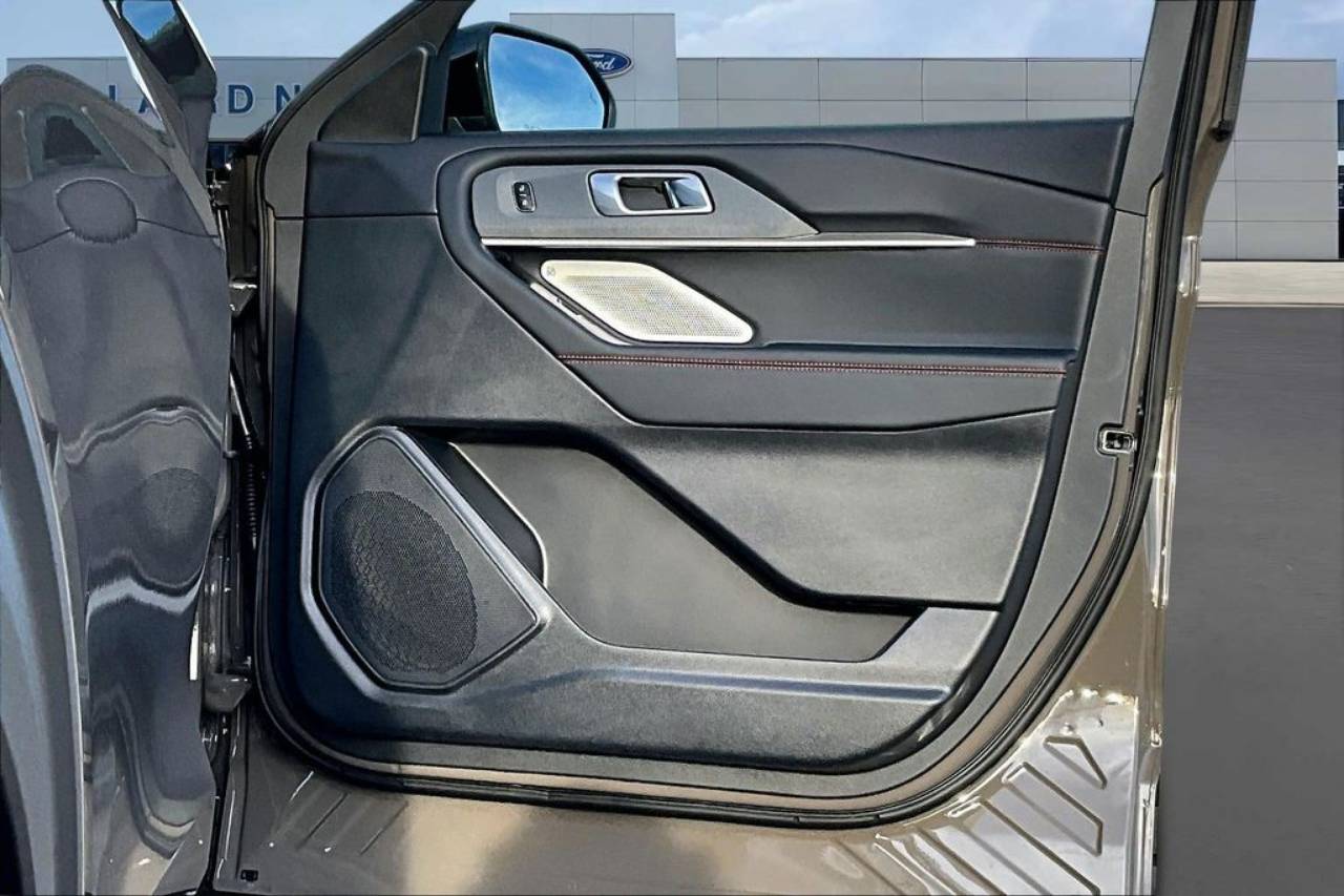 2026 Ford Explorer ST - Photo 32