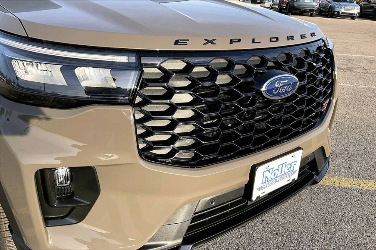 2026 Ford Explorer ST - Photo 35