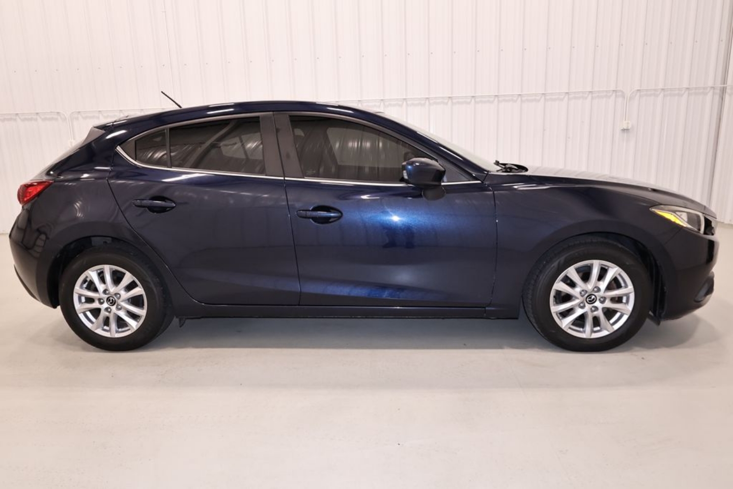 Used 2016 Mazda MAZDA3 i Touring with VIN JM1BM1L79G1336522 for sale in Canfield, OH
