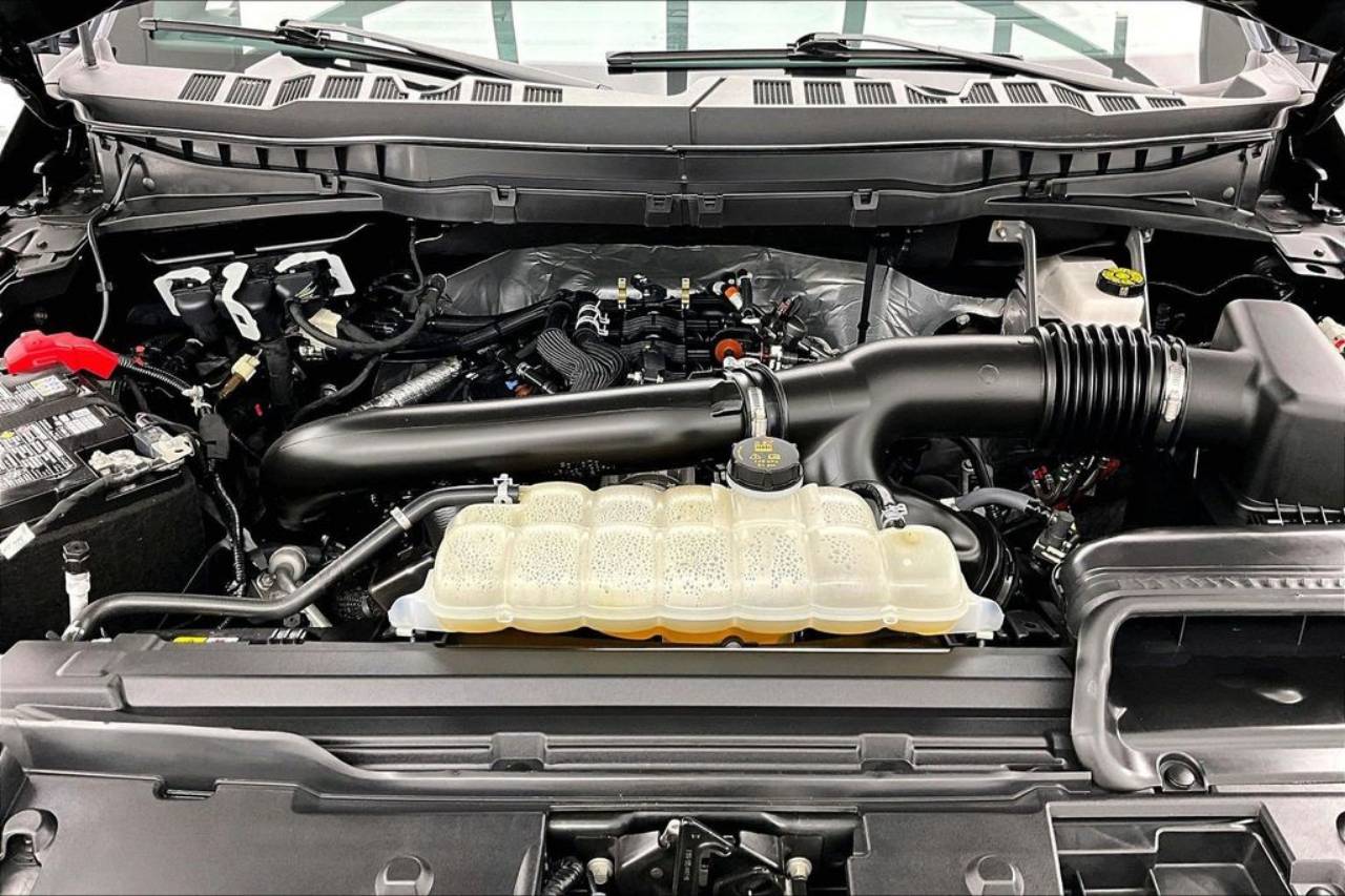 2025 Ford F-150 Platinum - Photo 10