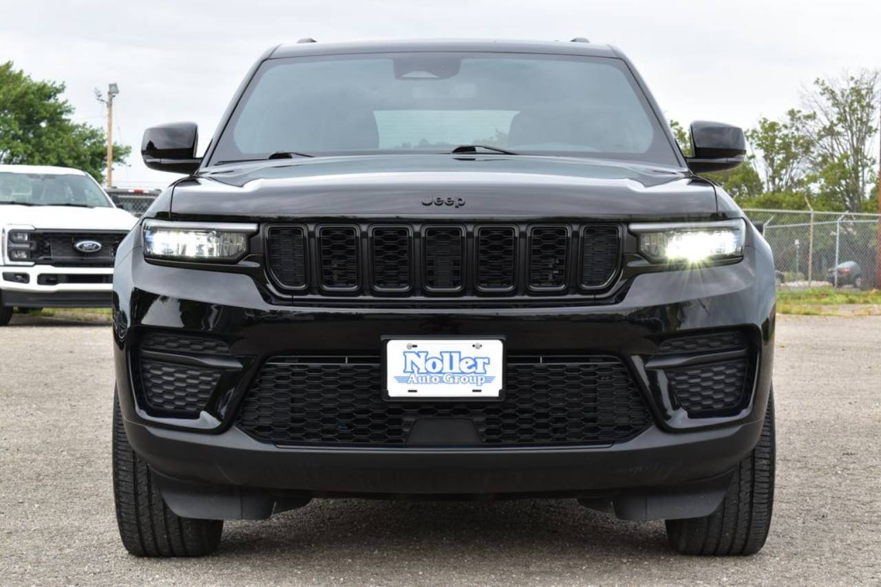 Certified 2023 Jeep Grand Cherokee Altitude with VIN 1C4RJHAG7PC581486 for sale in Kansas City
