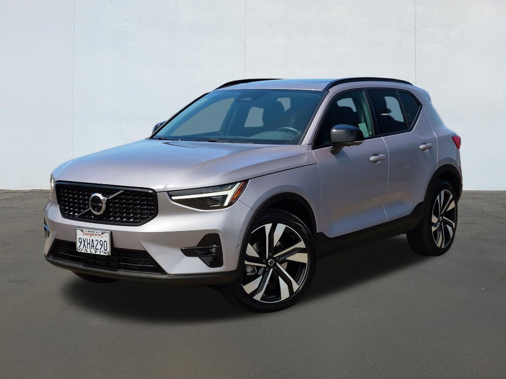 2026 Volvo XC40 Ultra, B5 AWD Gas (mild hybrid), Dark
