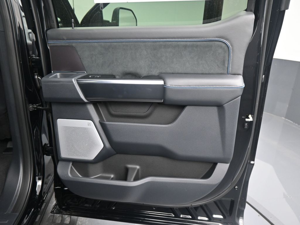 2026 Ford F-250 Super Duty Platinum - Photo 8