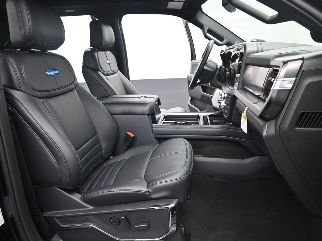 2026 Ford F-250 Super Duty Platinum - Photo 11