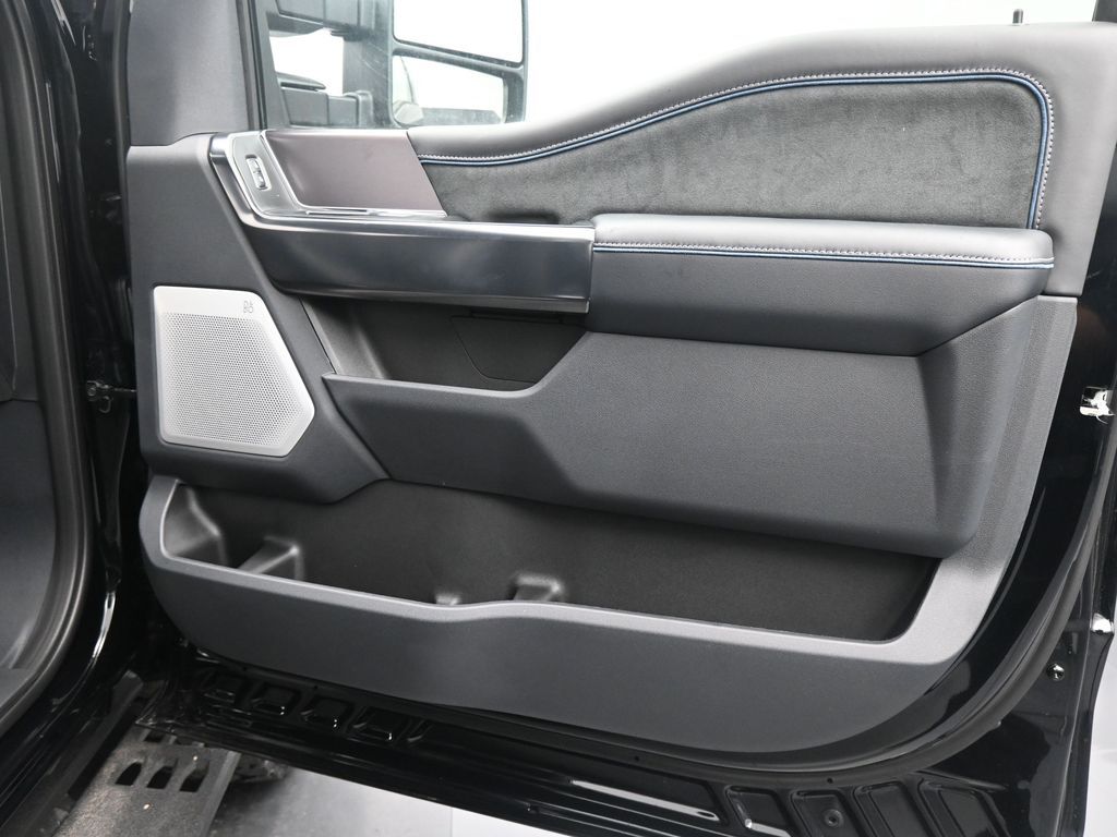2026 Ford F-250 Super Duty Platinum - Photo 13
