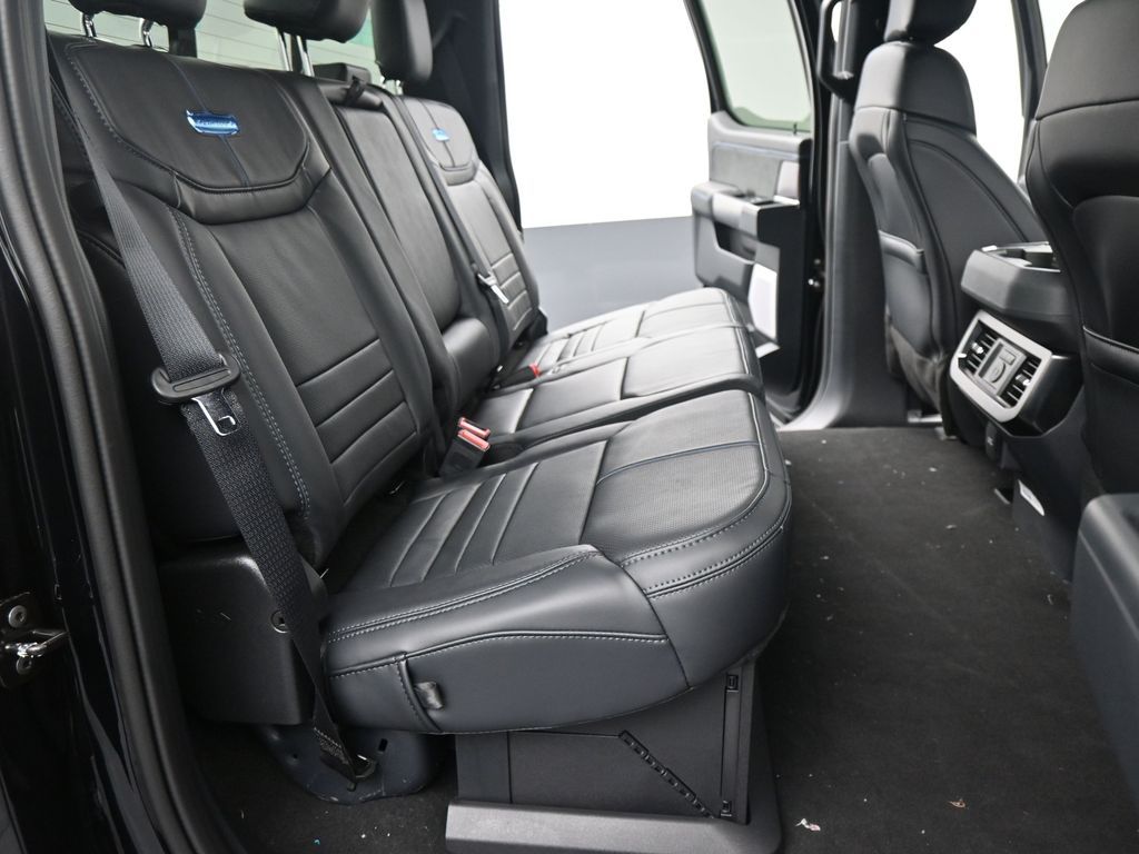 2026 Ford F-250 Super Duty Platinum - Photo 14