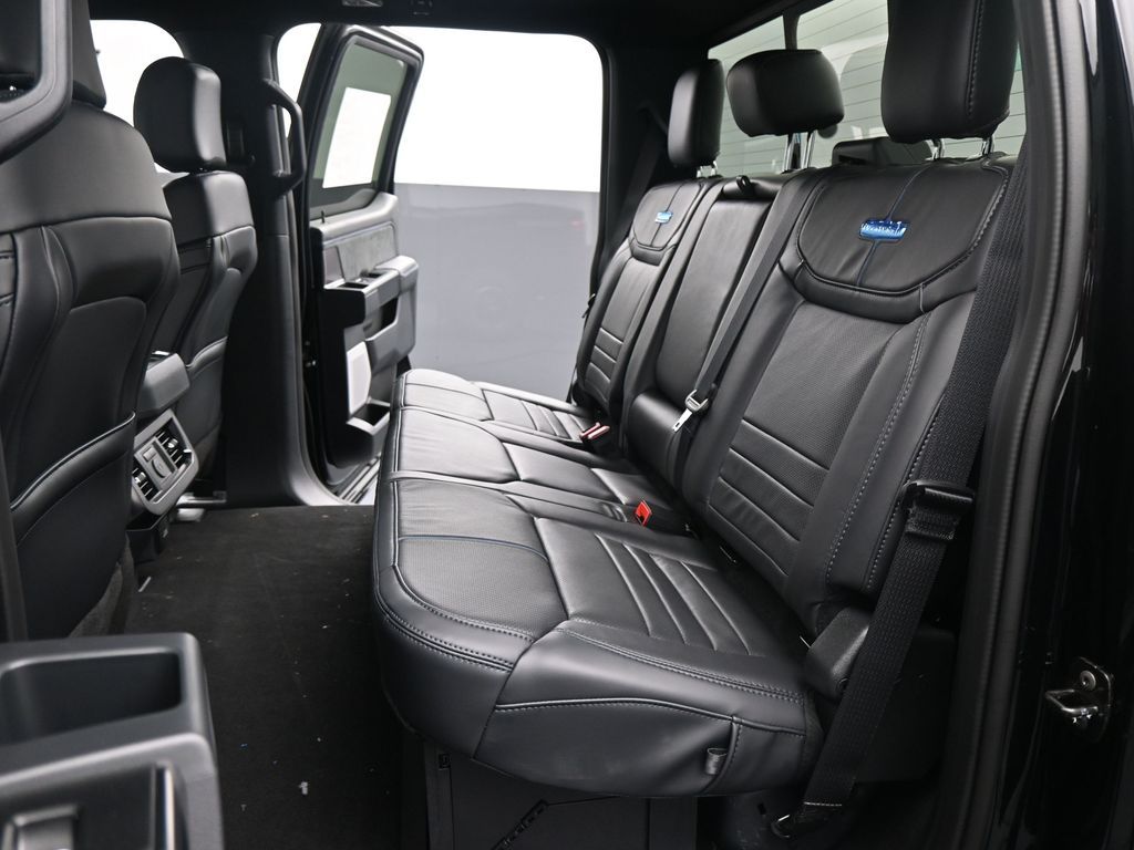 2026 Ford F-250 Super Duty Platinum - Photo 18