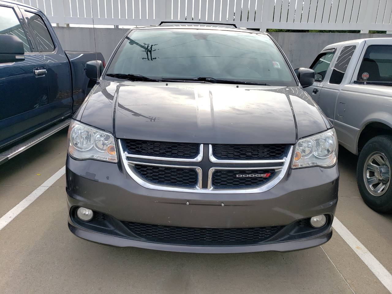 Used 2019 Dodge Grand Caravan SXT with VIN 2C4RDGCG4KR760969 for sale in Kansas City
