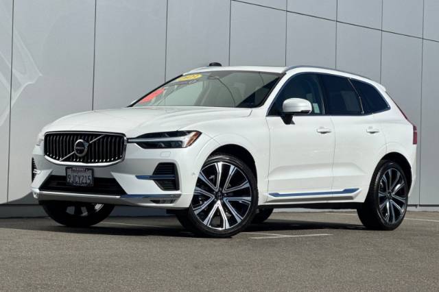 2023 Volvo XC60 B5 Ultimate Bright Theme