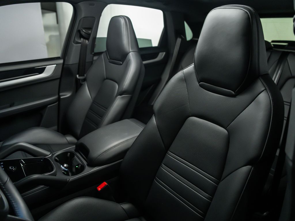 2025 Porsche Cayenne Base - Photo 18