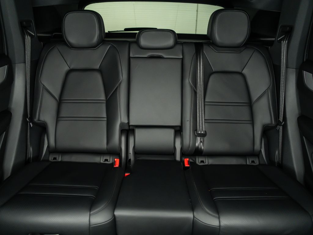 2025 Porsche Cayenne Base - Photo 20