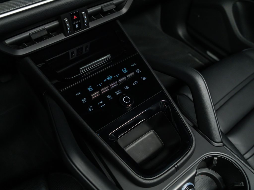 2025 Porsche Cayenne Base - Photo 23