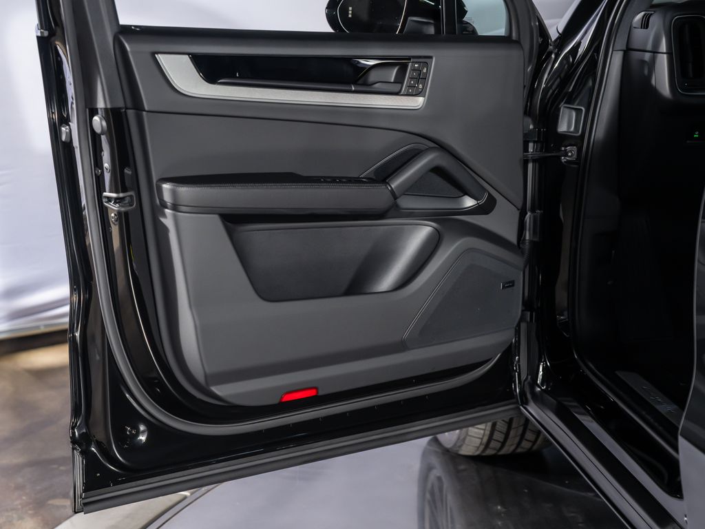 2025 Porsche Cayenne Base - Photo 27