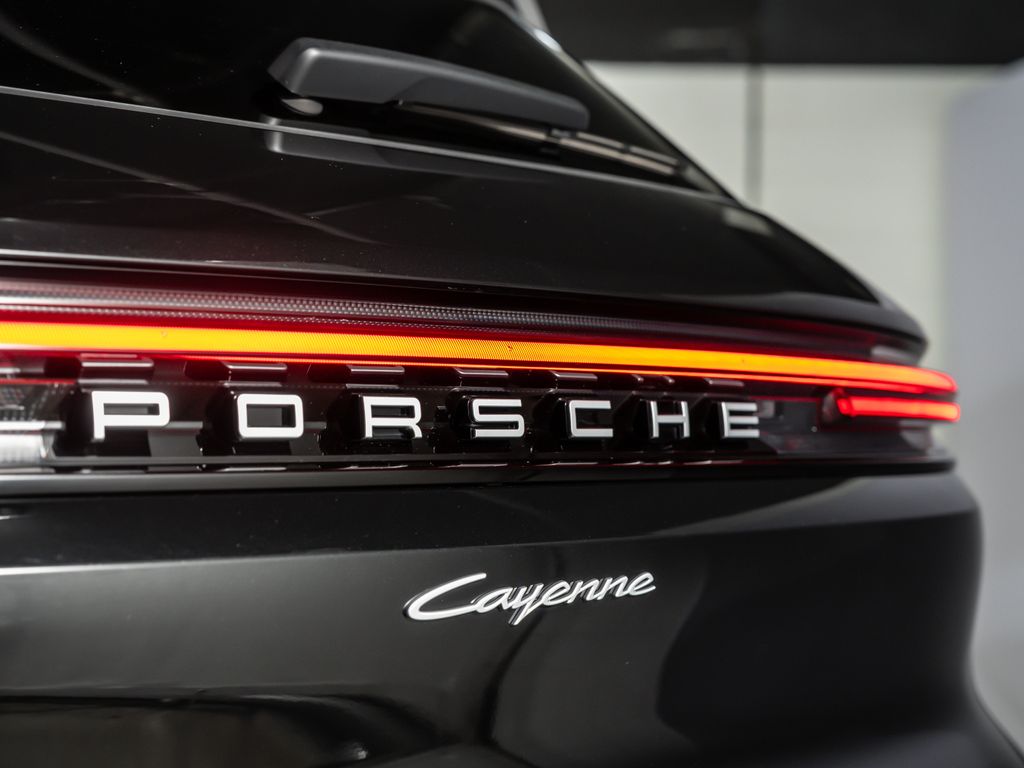 2025 Porsche Cayenne Base - Photo 31