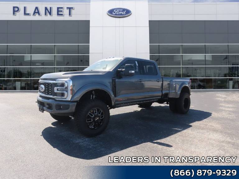 2026 Ford Super Duty F-350 DRW Platinum 4WD Crew Cab 8' Box (RAD) (FCG)