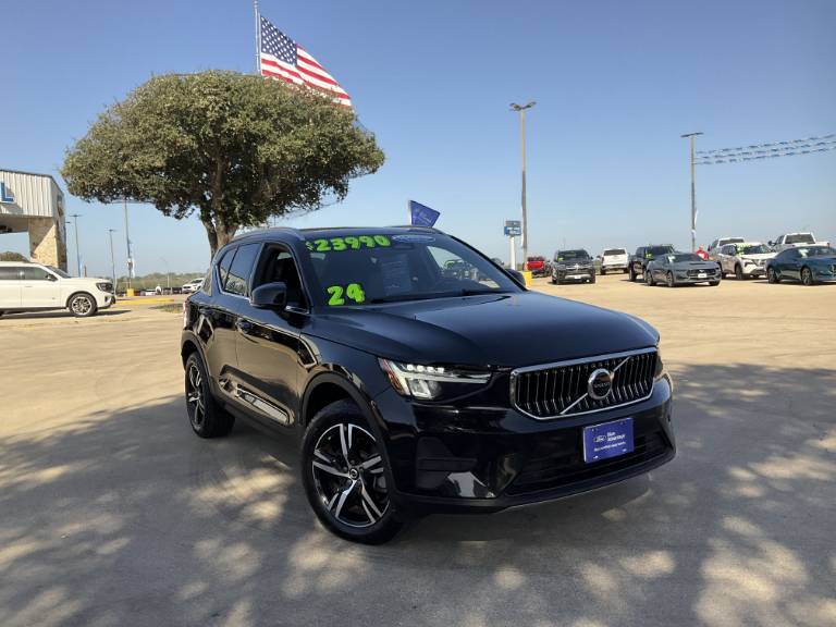 2024 Volvo XC40 B5 Core Bright Theme
