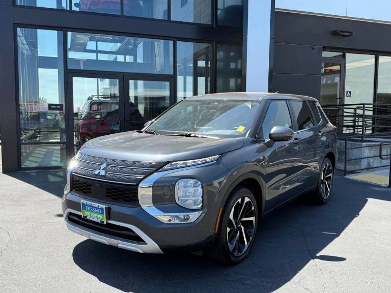 2024 Mitsubishi Outlander SE