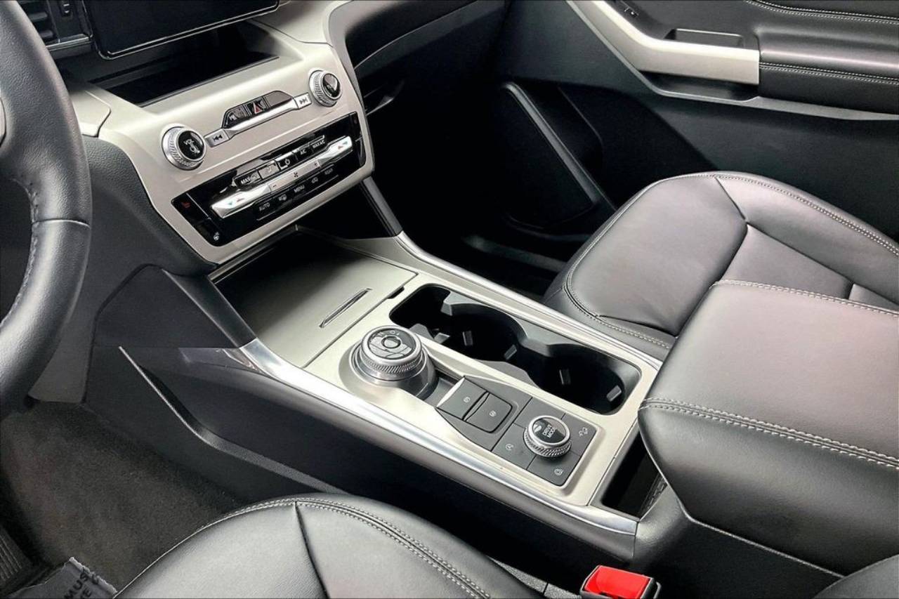 2024 Ford Explorer XLT - Photo 15
