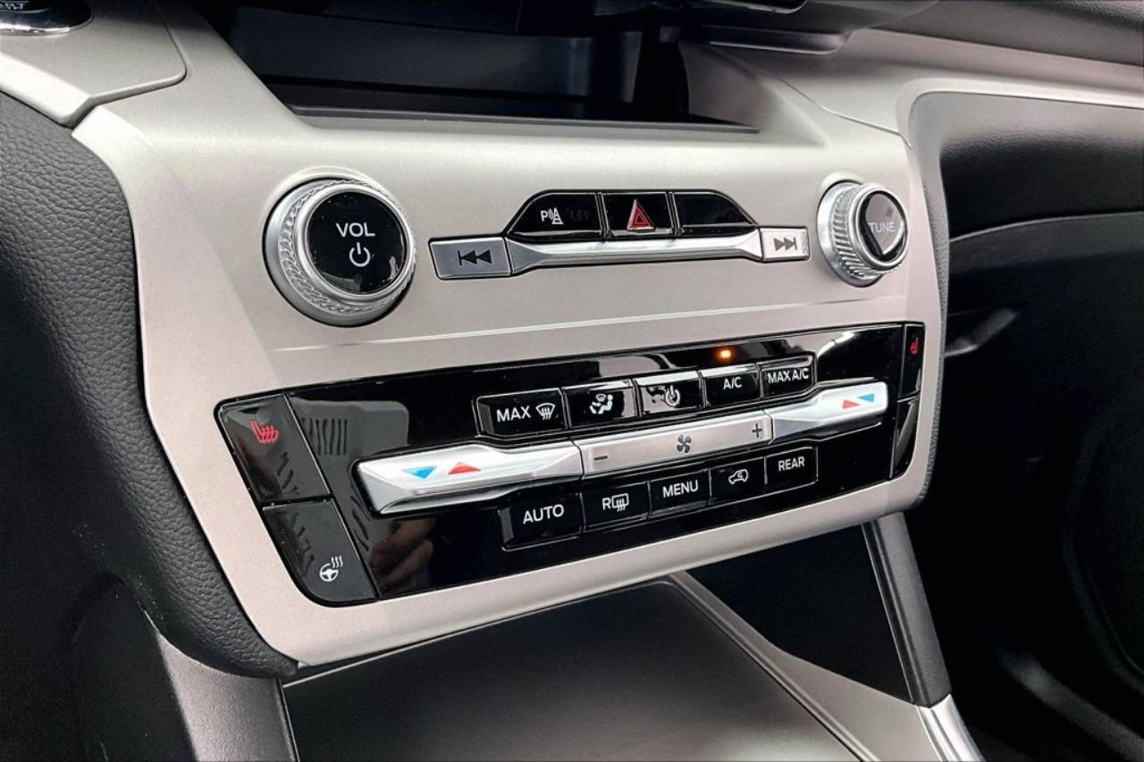 2024 Ford Explorer XLT - Photo 32