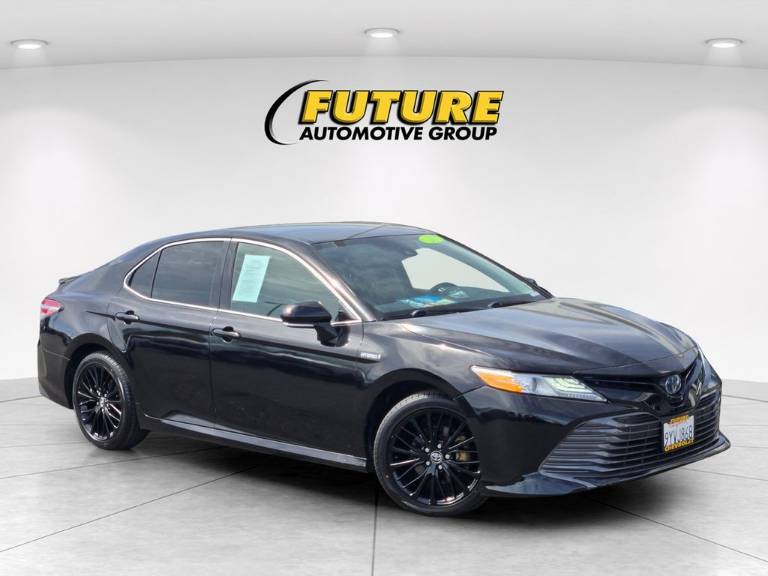 2020 Toyota Camry Hybrid XLE