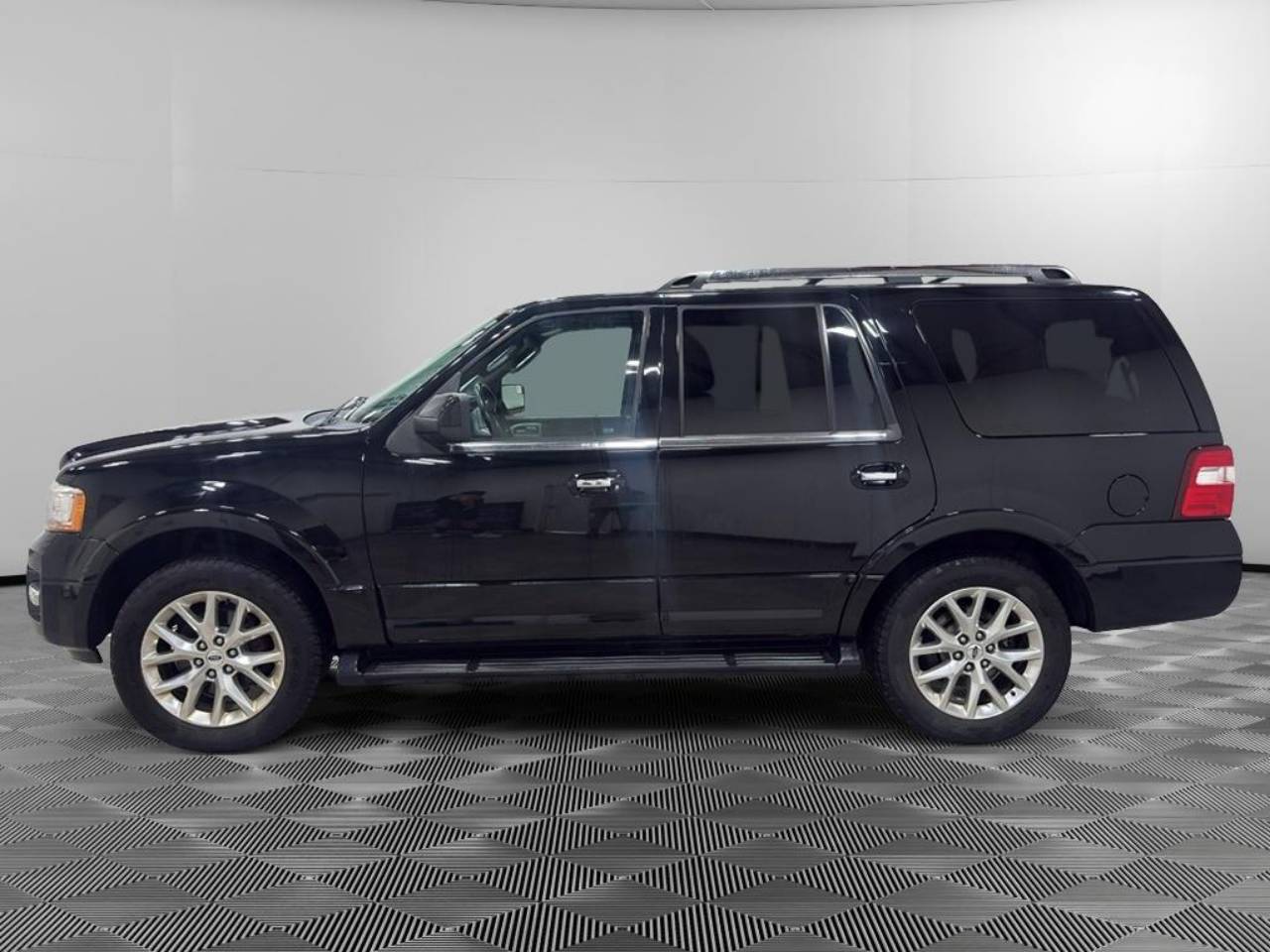 Used 2017 Ford Expedition Limited with VIN 1FMJU2AT3HEA55906 for sale in Wapakoneta, OH
