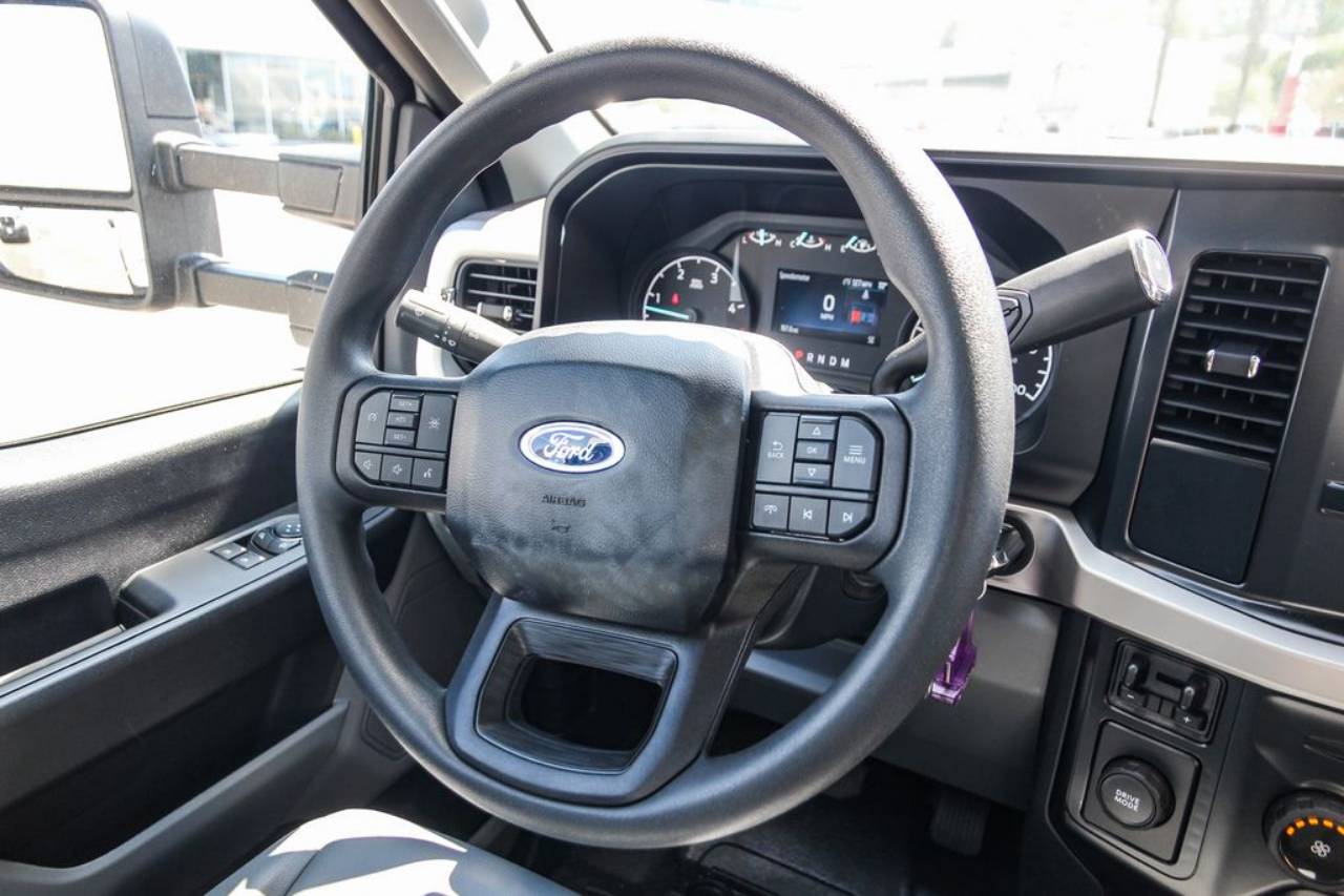 2024 Ford F-550 Super Duty Chassis Cab XL - Photo 11