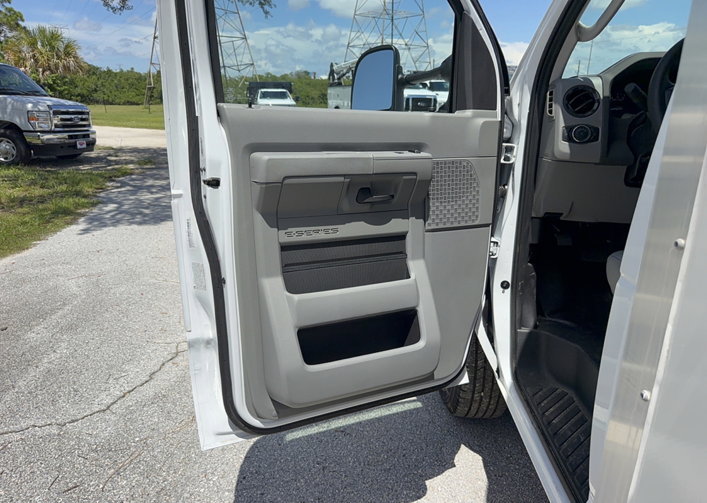 2026 Ford E-Series Cutaway Base - Photo 15