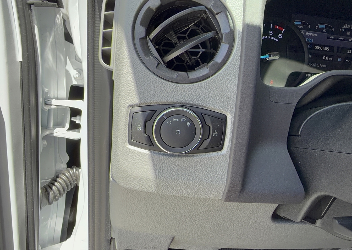 2026 Ford E-Series Cutaway Base - Photo 28