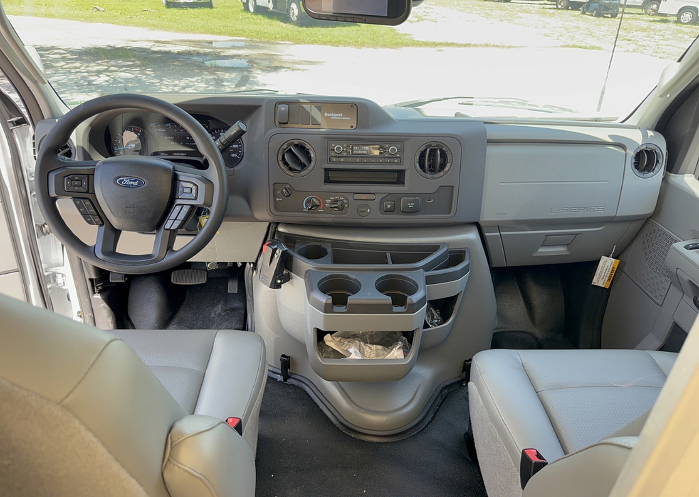 2026 Ford E-Series Cutaway Base - Photo 32