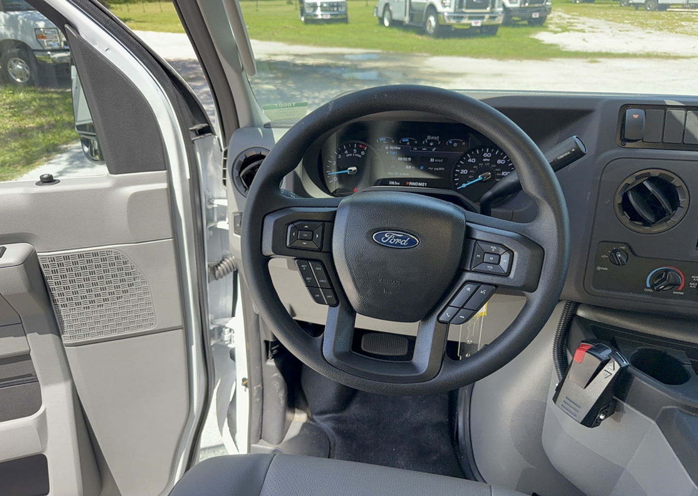 2026 Ford E-Series Cutaway Base - Photo 34