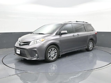 2020 Toyota Sienna XLE