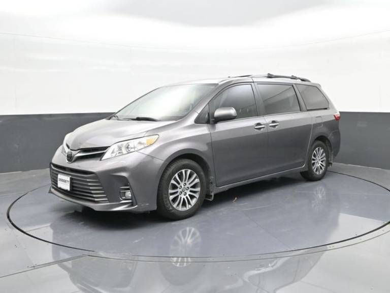 2020 Toyota Sienna XLE