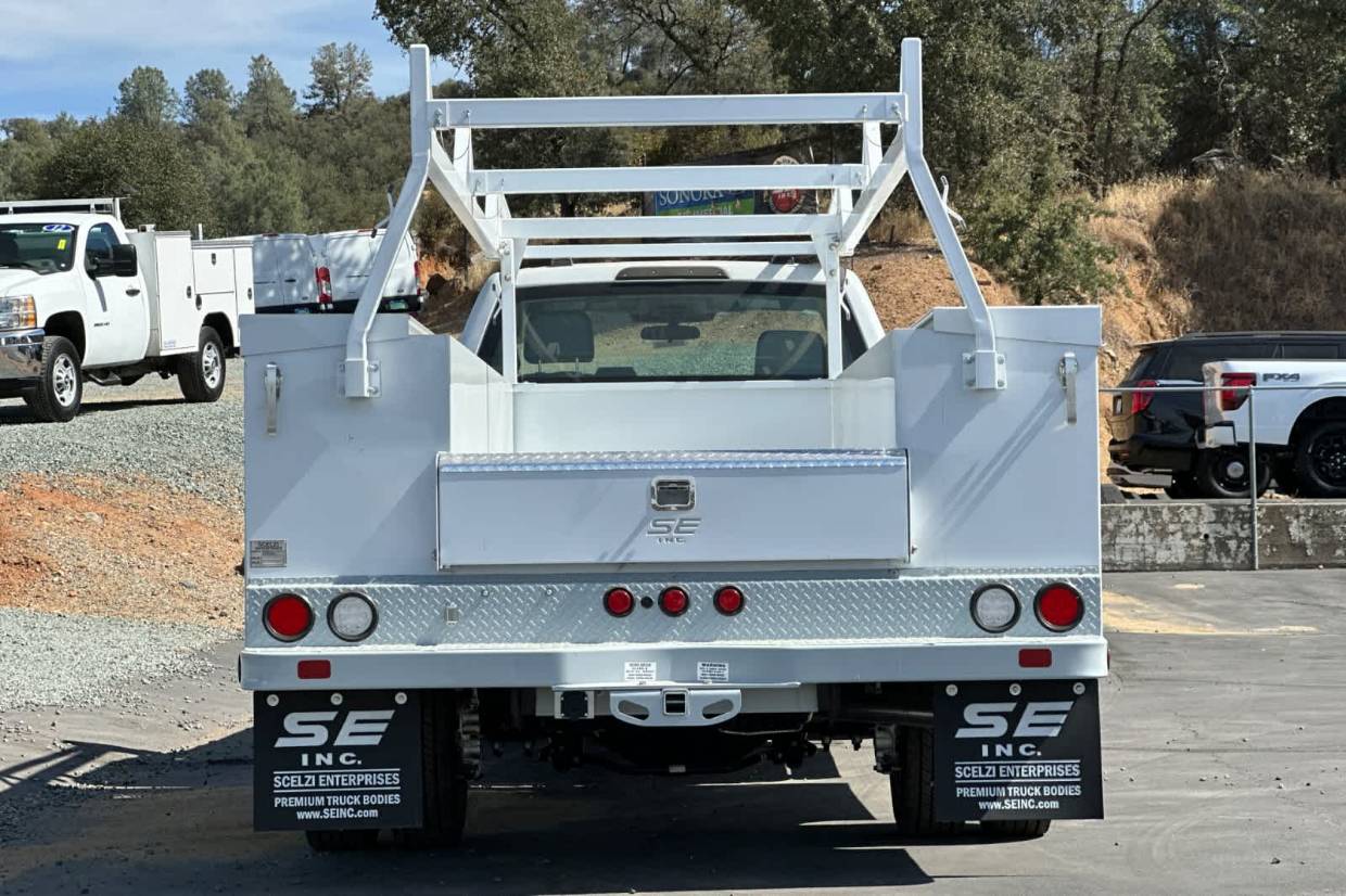 2025 Ford F-550 Super Duty Chassis Cab XL - Photo 6