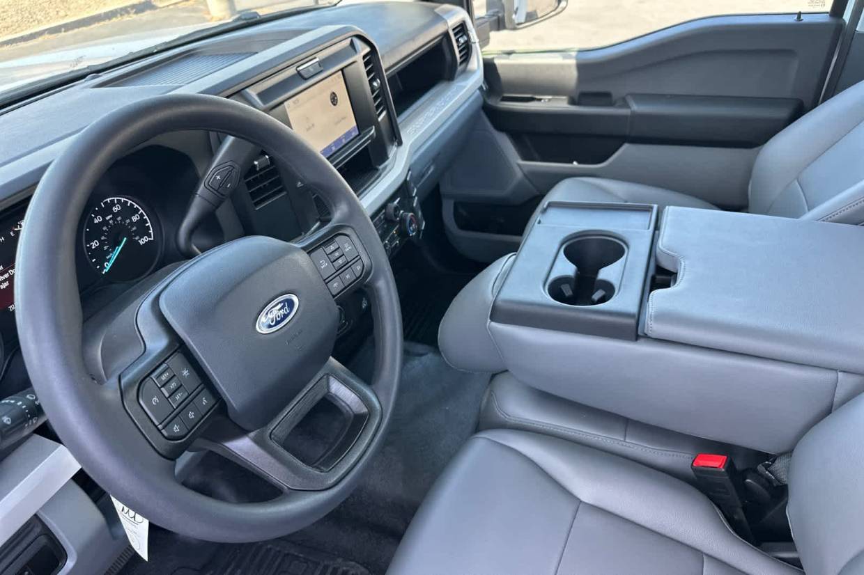 2025 Ford F-550 Super Duty Chassis Cab XL - Photo 8
