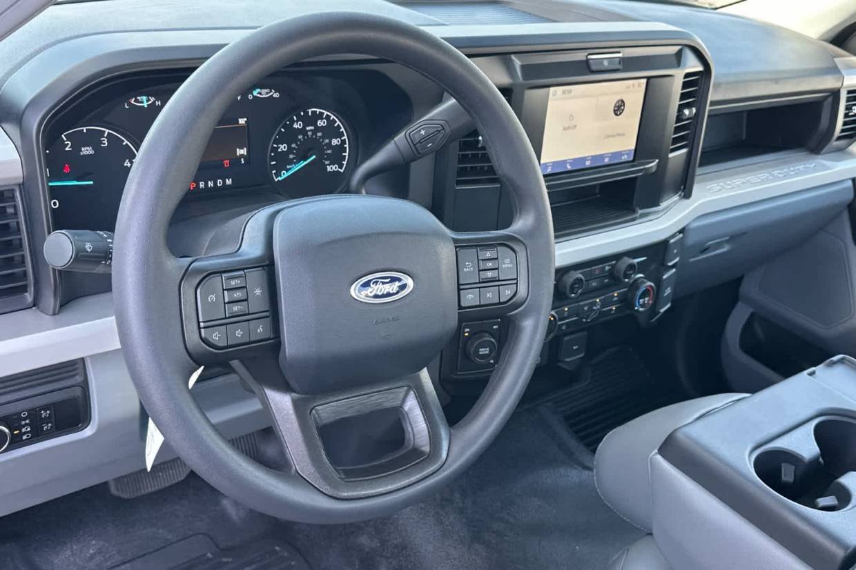 2025 Ford F-550 Super Duty Chassis Cab XL - Photo 10