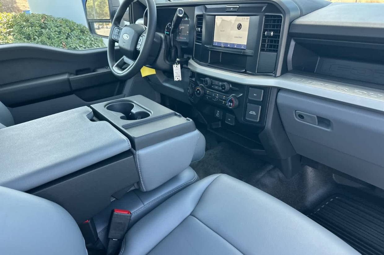 2025 Ford F-550 Super Duty Chassis Cab XL - Photo 11