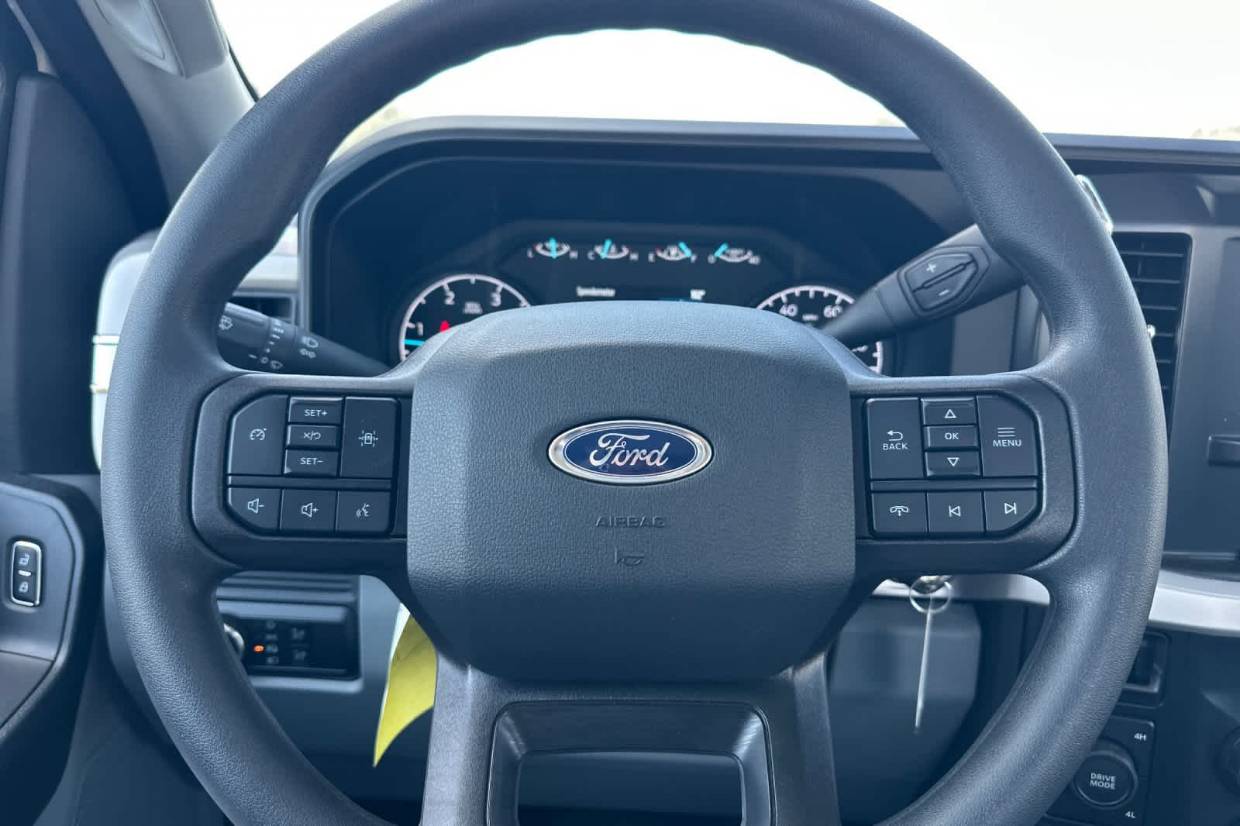 2025 Ford F-550 Super Duty Chassis Cab XL - Photo 17