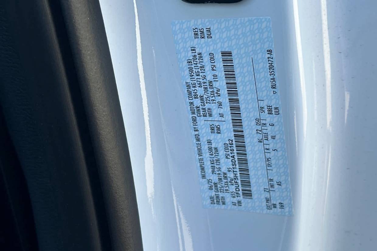 2025 Ford F-550 Super Duty Chassis Cab XL - Photo 19
