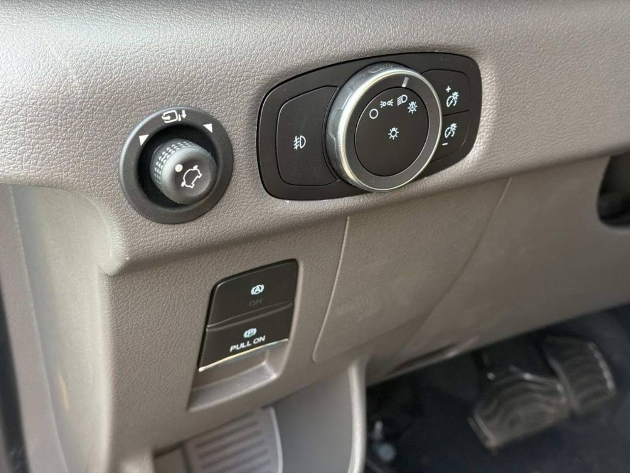 2025 Ford Transit Passenger Van XLT - Photo 13