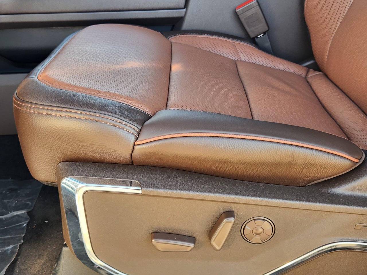 New 2026 Ford Super Duty F-450 King Ranch, photo 17