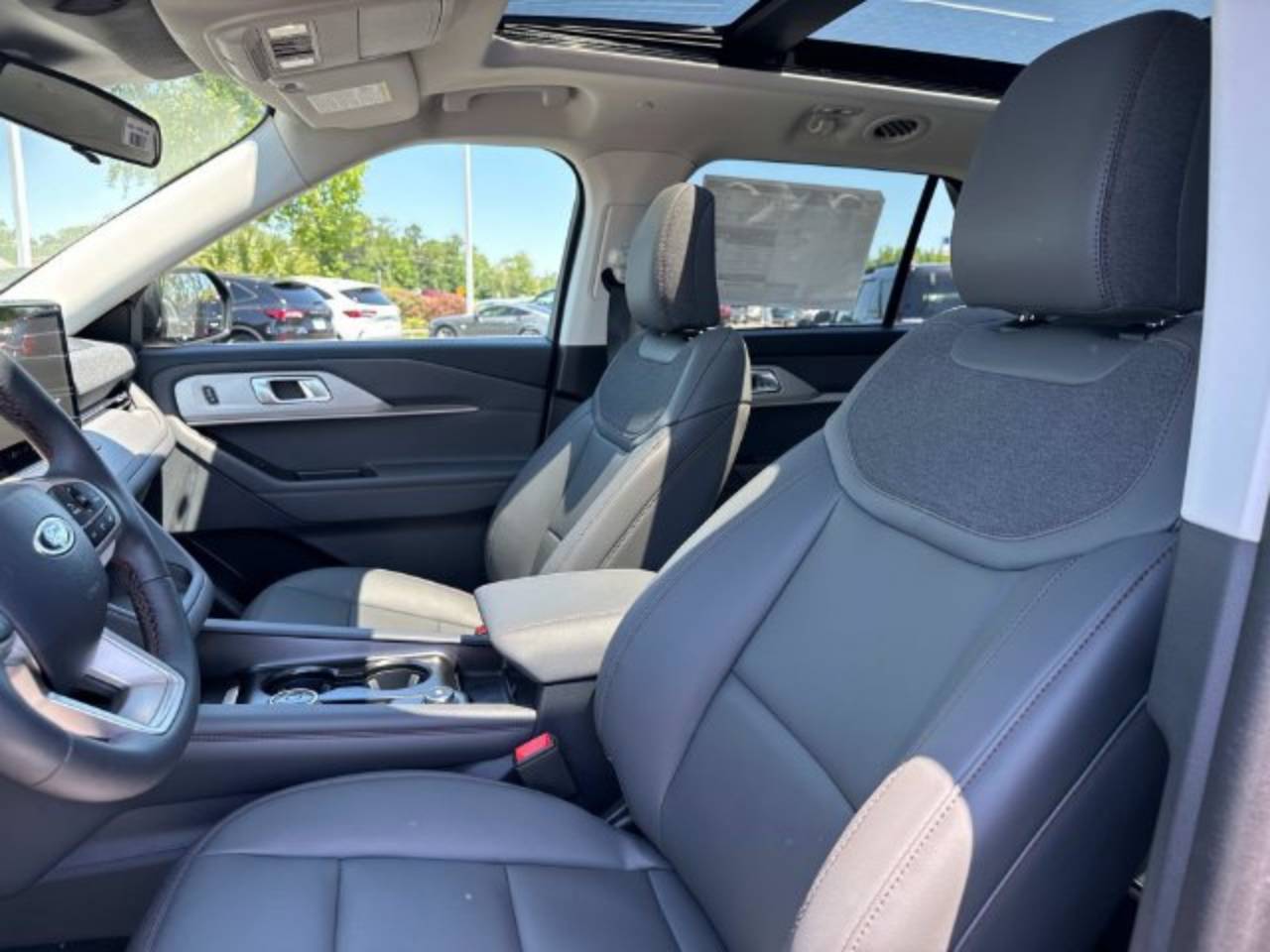 2025 Ford Explorer Active - Photo 10