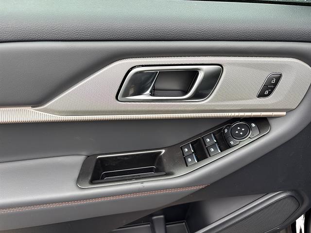 2026 Ford Explorer Active - Photo 13