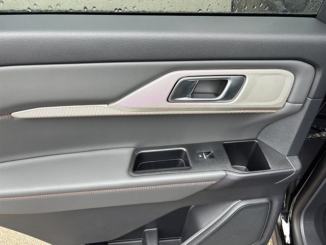 2026 Ford Explorer Active - Photo 16