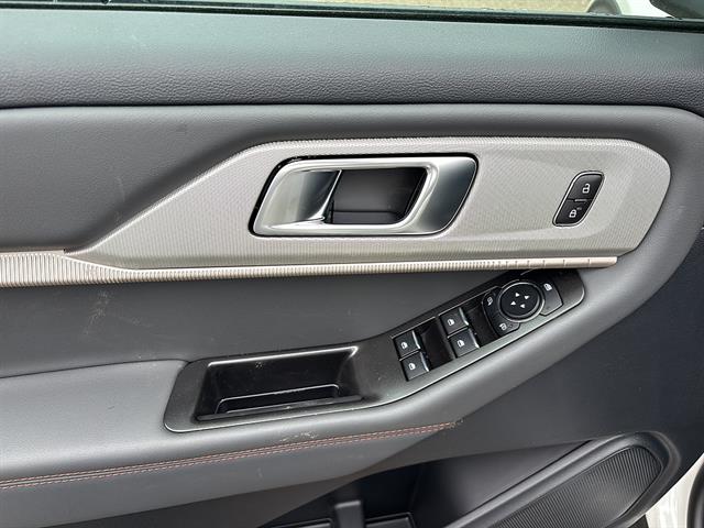 2026 Ford Explorer Active - Photo 13