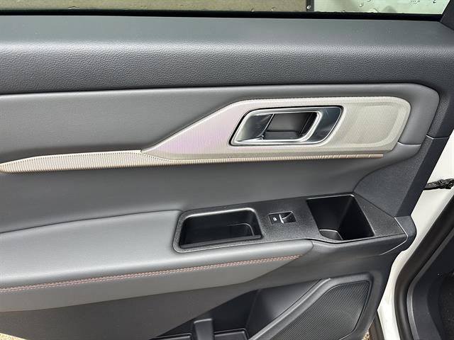 2026 Ford Explorer Active - Photo 16