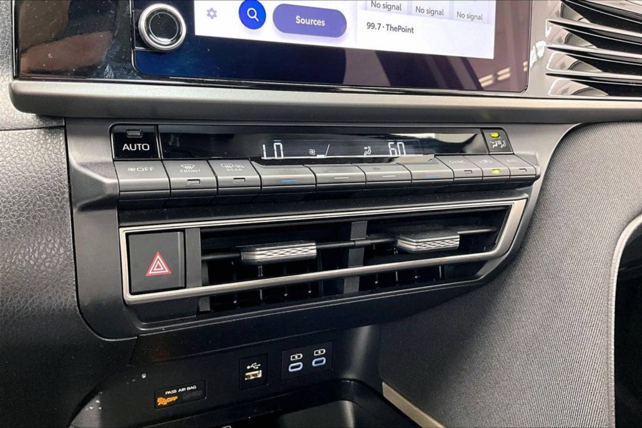 2025 Toyota Camry LE - Photo 31