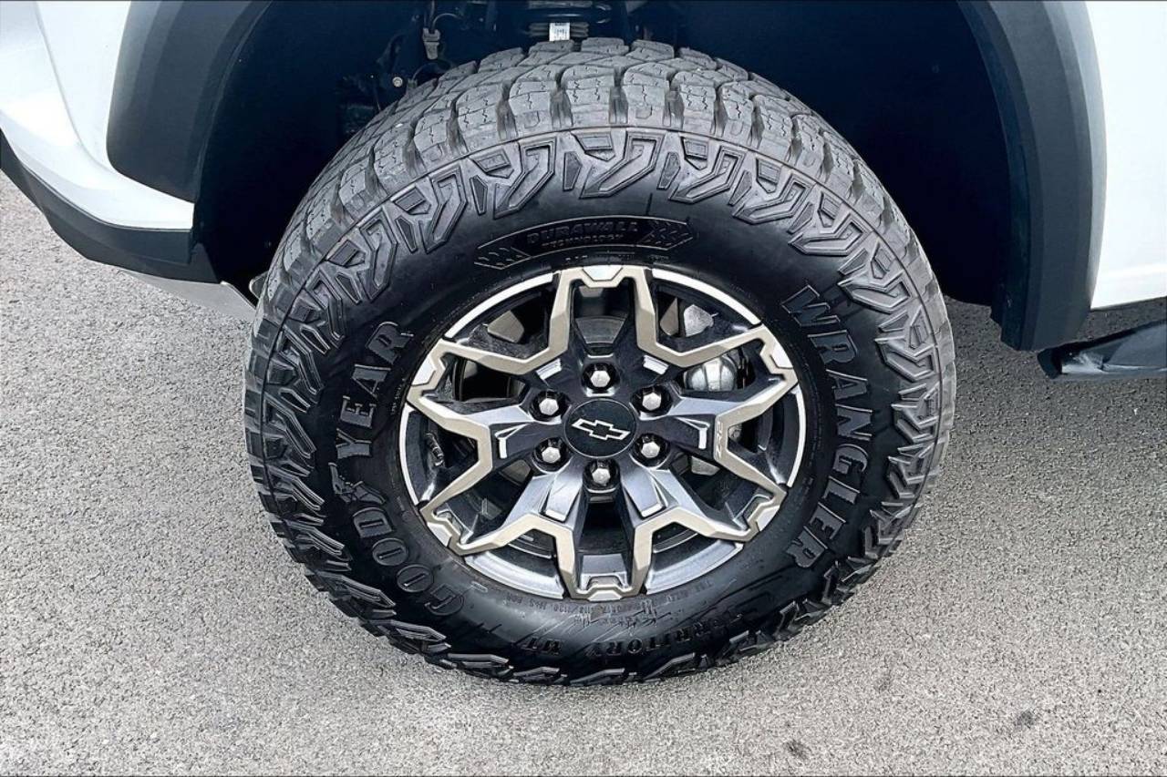 2024 Chevrolet Colorado ZR2 - Photo 9